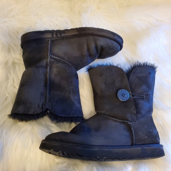 UGG Bailey Button Boots, Size 8 - Picture 4 of 7